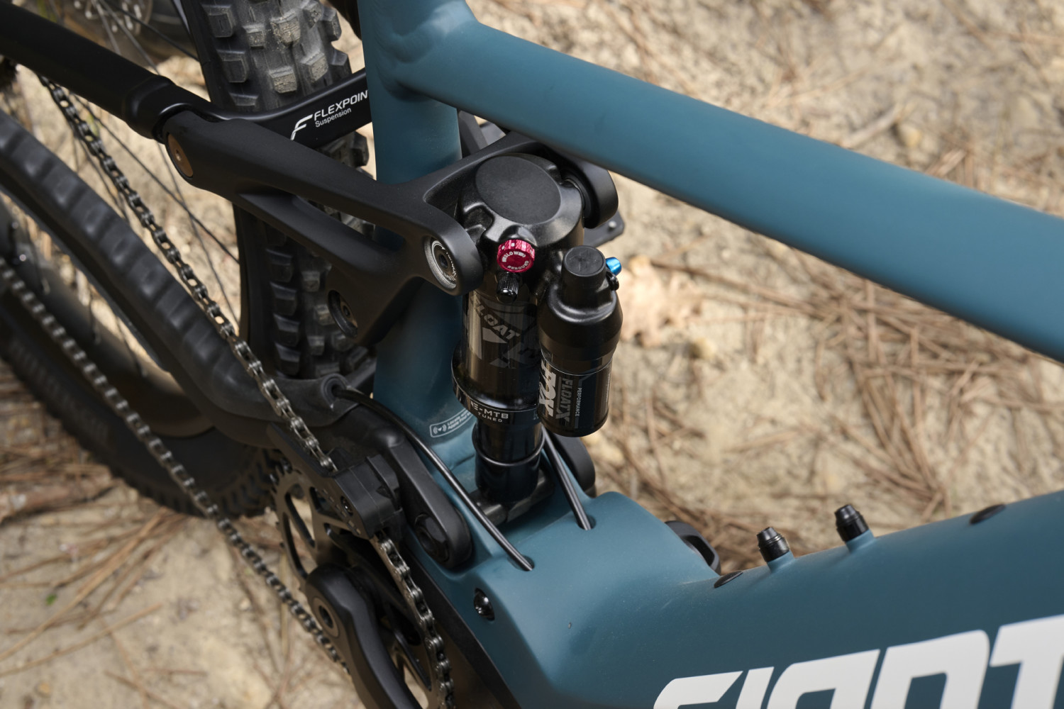 Baterie Giant EnergyPak 800 Wh integrovaná v rámu elektrokola Stance E+ 0